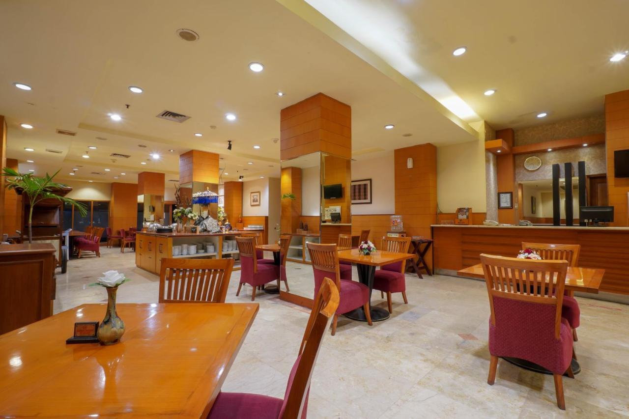 Hotel Bisanta Bidakara Tunjungan Surabaia Exterior foto