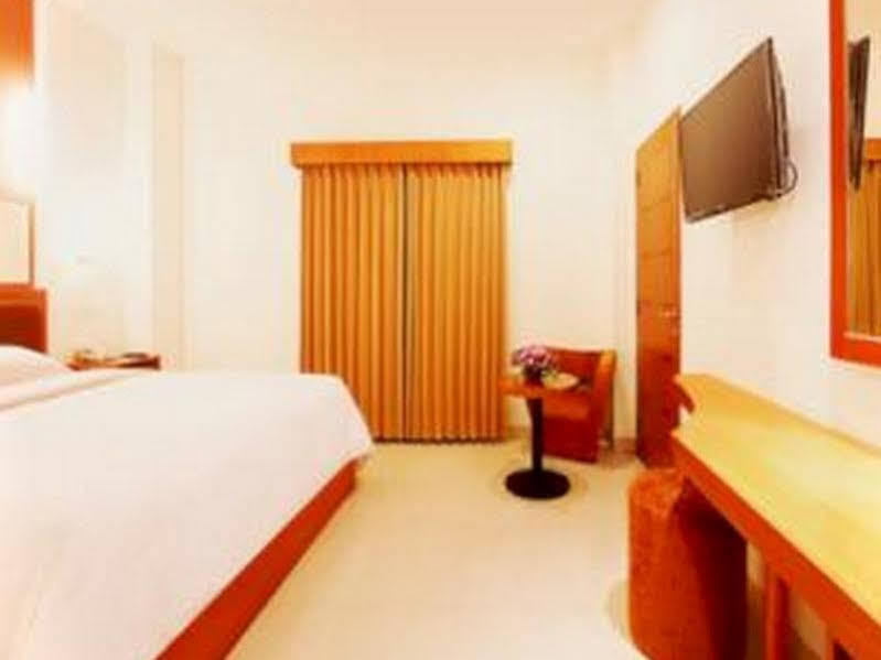 Hotel Bisanta Bidakara Tunjungan Surabaia Exterior foto