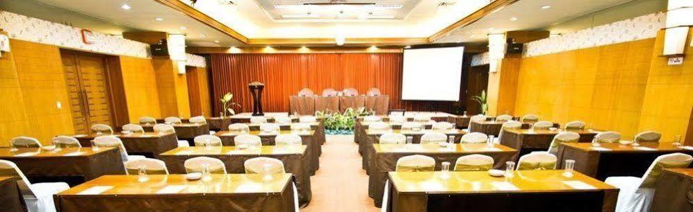 Hotel Bisanta Bidakara Tunjungan Surabaia Exterior foto
